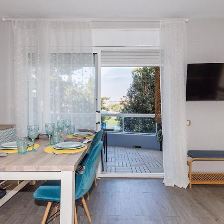 Uhc Els Pins Apartments Salou Bagian luar foto