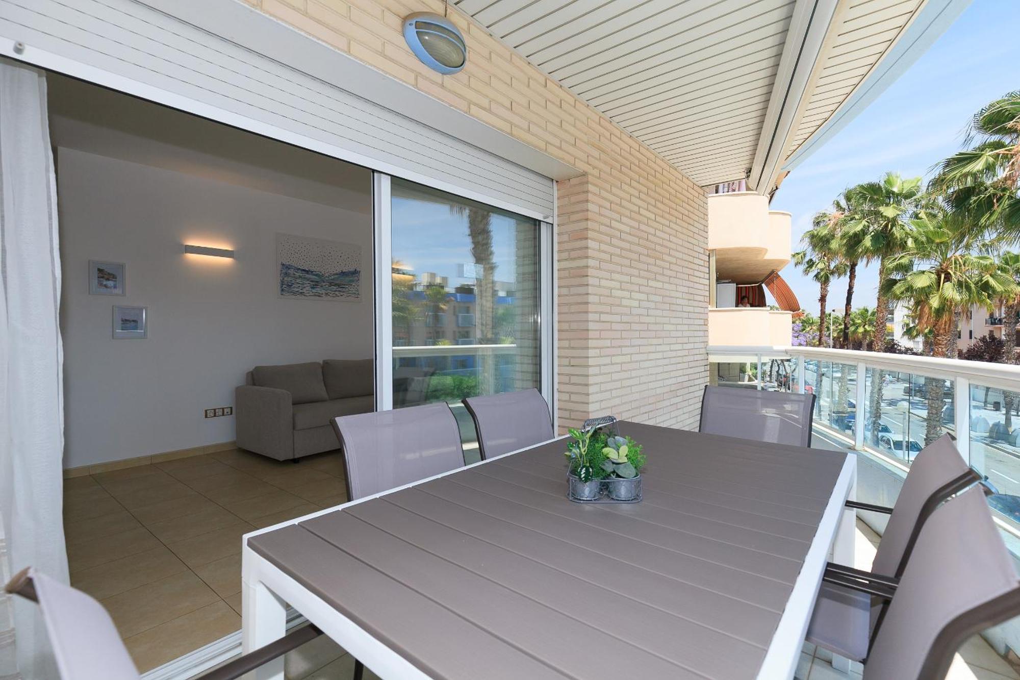 Uhc Els Pins Apartments Salou Bagian luar foto