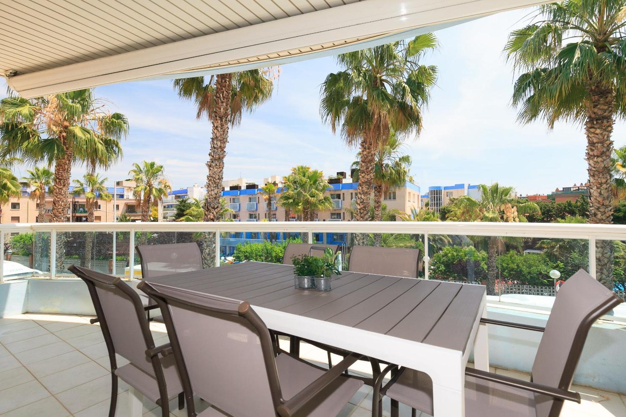 Uhc Els Pins Apartments Salou Bagian luar foto